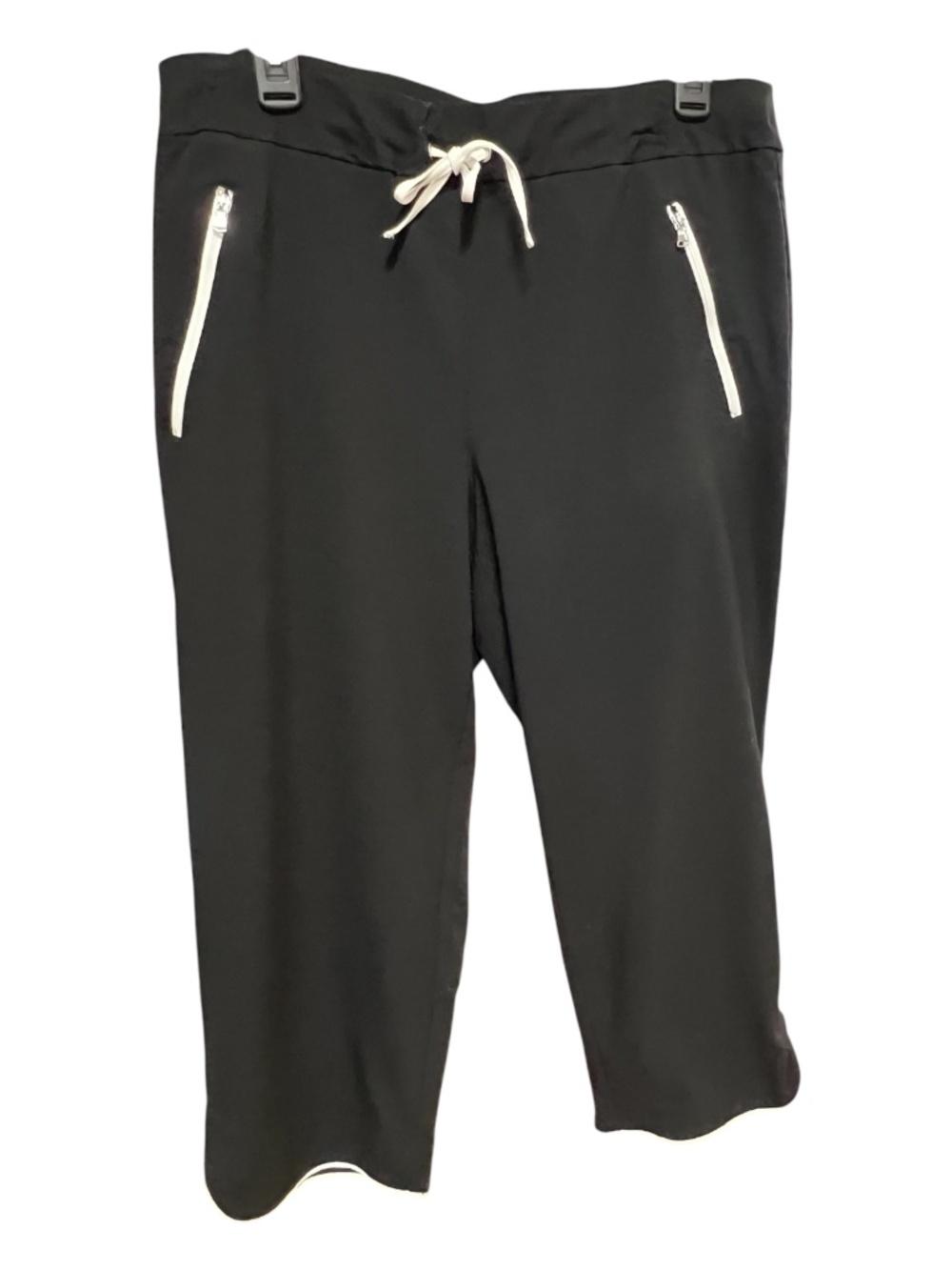 EUC Chico’s Black White Trim Pull-On Capri Pants | Size 2 (L)